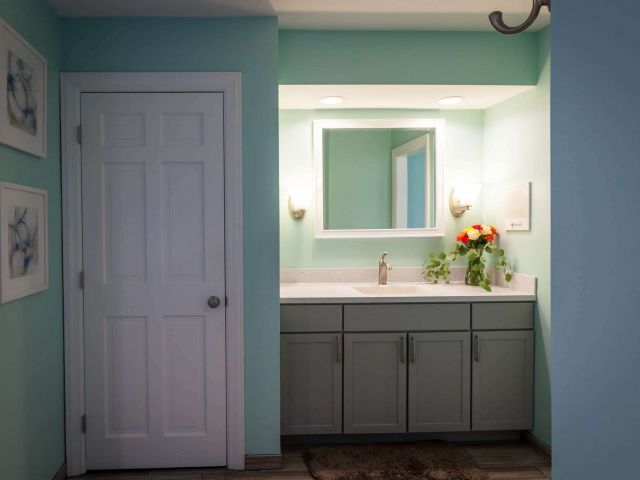 The Ridge Downstairs Bath