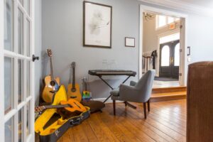 Guitars and keyboard for music therapy
